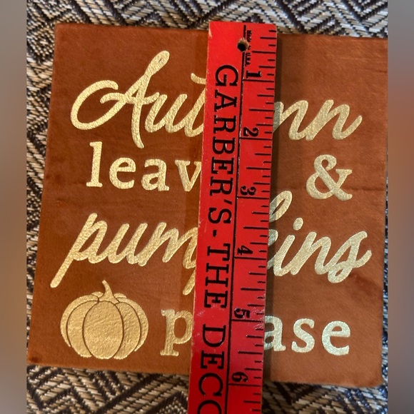 💥 $5 if bundled - Velvet Shelf Sitter Autumn leaves & pumpkins please NWT - Picture 6 of 7